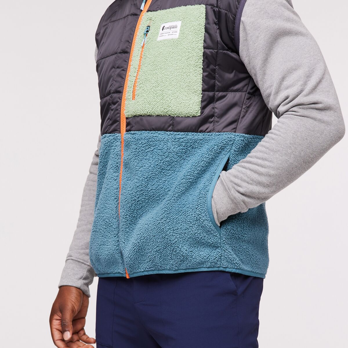 M_Trico_Hybrid_Vest_Graphite_Blue_Spruce_7.jpg