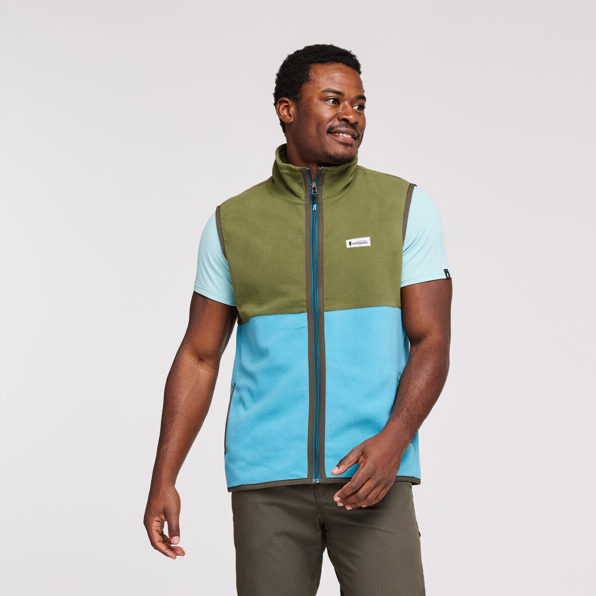 S23-M-Amado-Fleece-Vest-Pine--Poolside_4.jpg