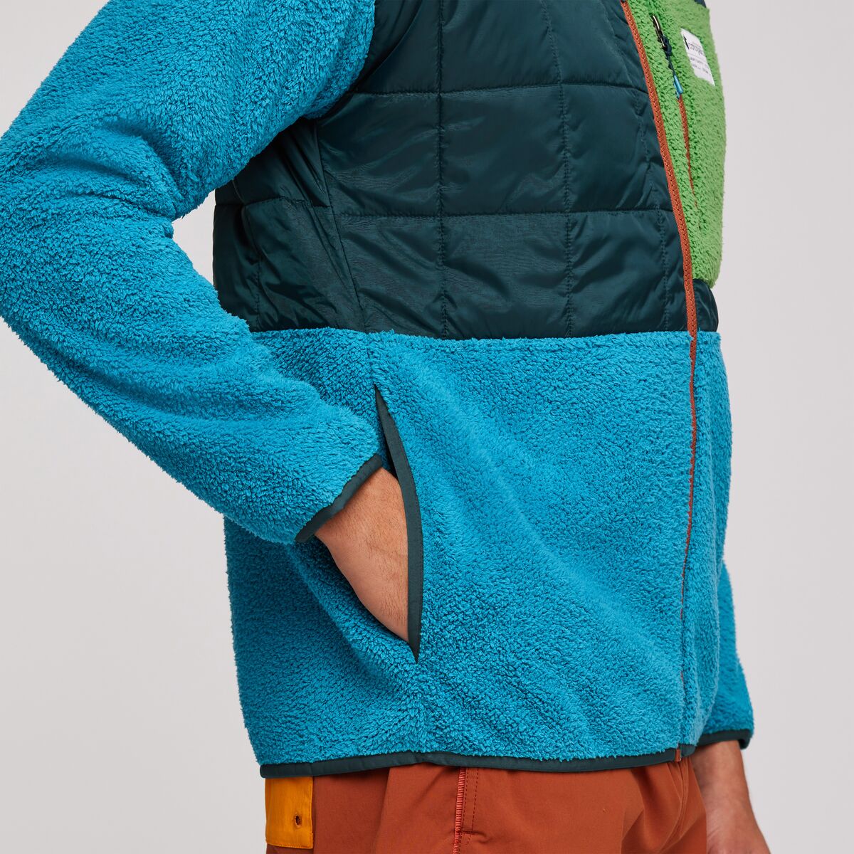 S23-M-Trico-Hybrid-Jacket-Deep-Ocean--Poolside_8.jpg