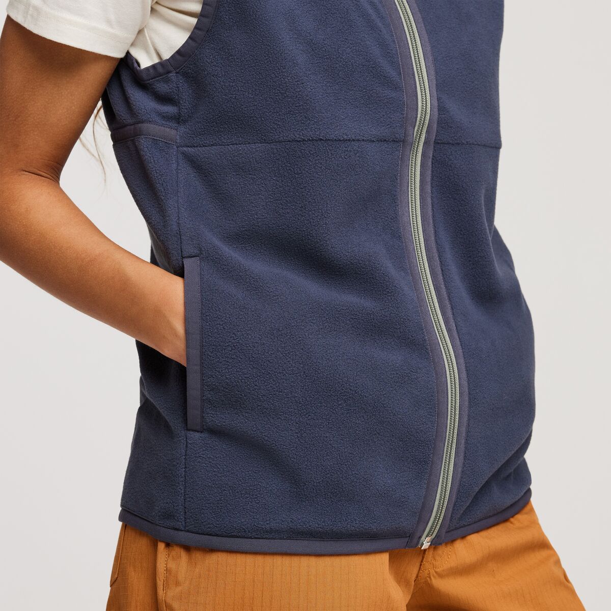 S23-W-Amado-Fleece-Vest-Graphite_5.jpg