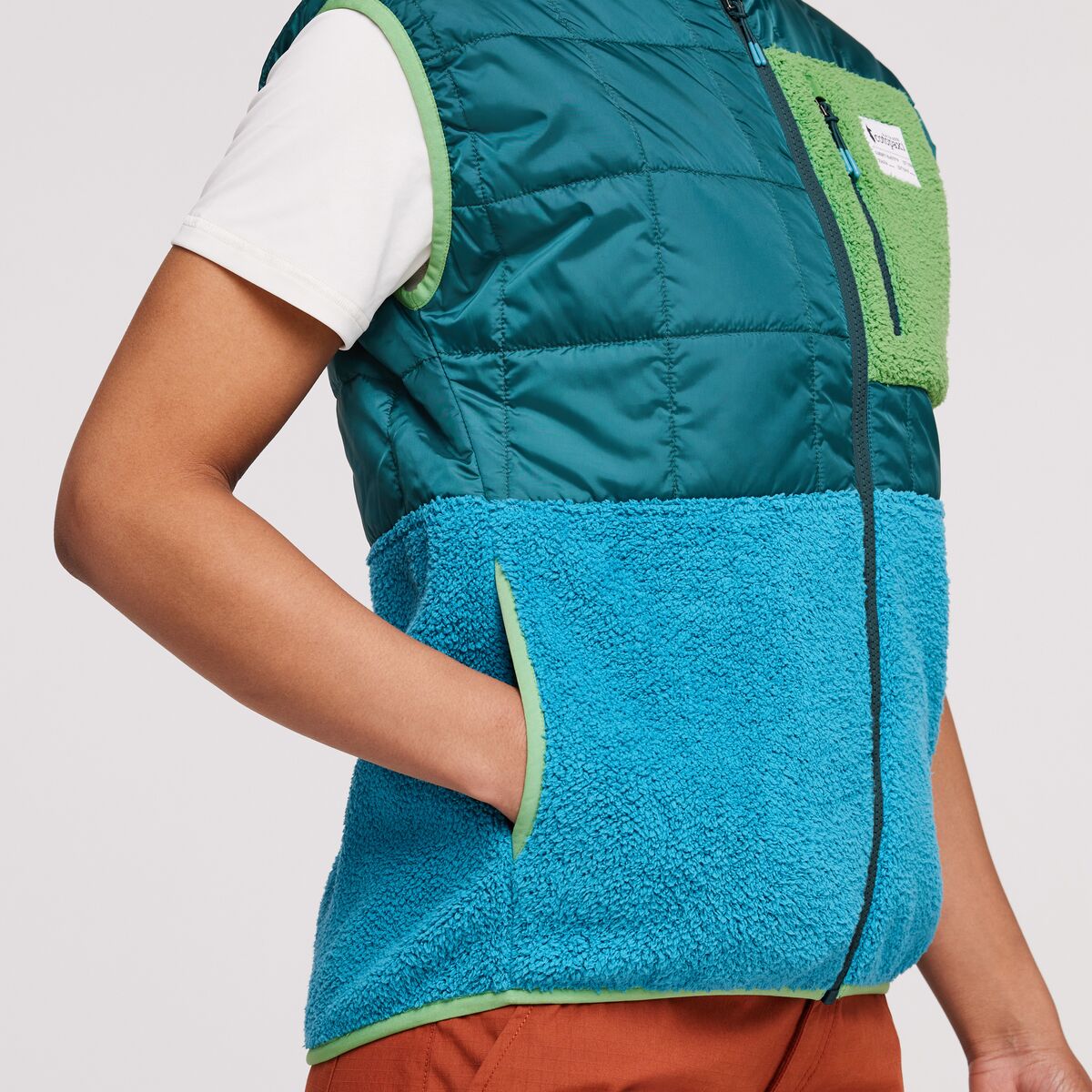 S23-W-Trico-Hybrid-Vest-Gulf--Poolside_6.jpg