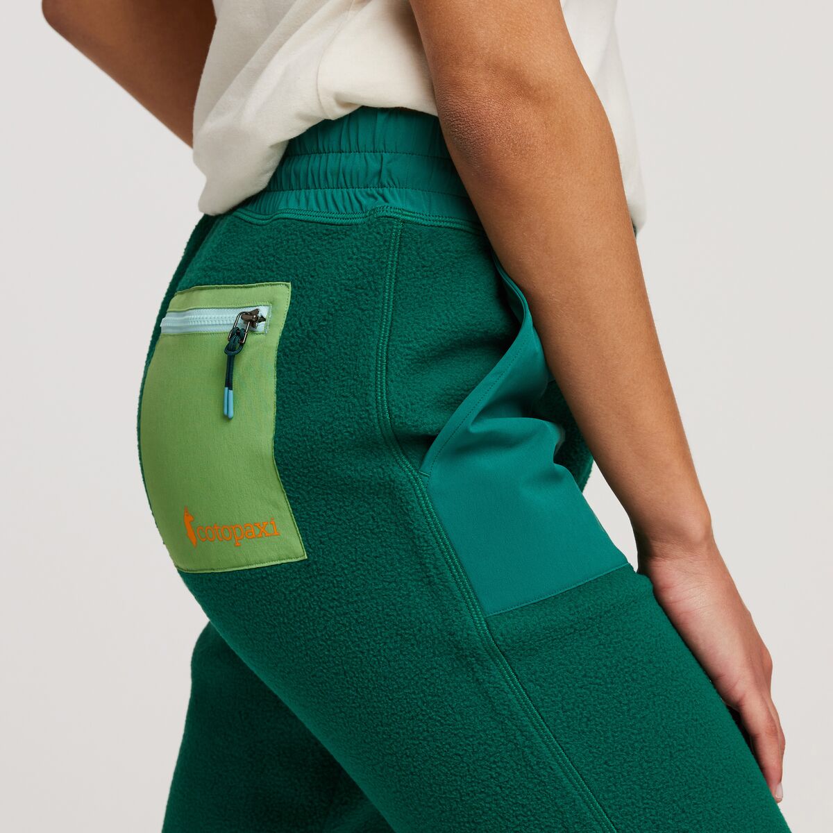 W_Abrazo_Fleece_Jogger_Greenery_5.jpg