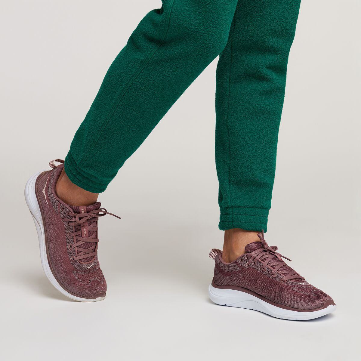 W_Abrazo_Fleece_Jogger_Greenery_7.jpg