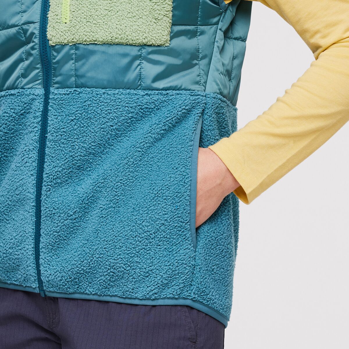 W_Trico_Hybrid_Vest_Blue_Spruce_Drizzle_7.jpg